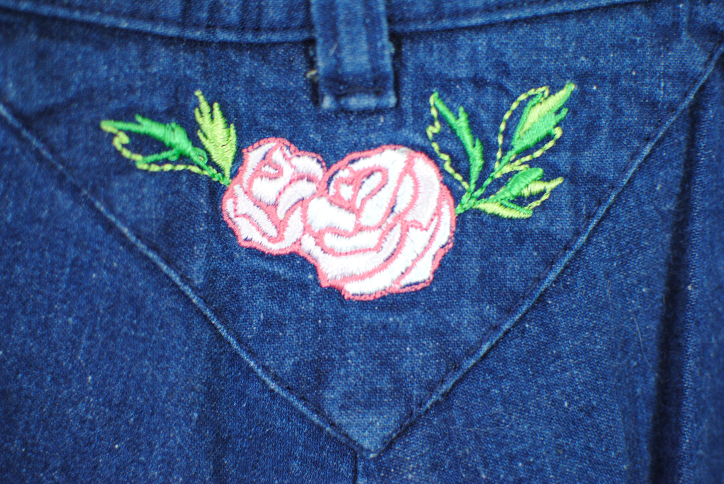 Vintage 70s Levi's bellbottom jeans denim high rise embroidered flower