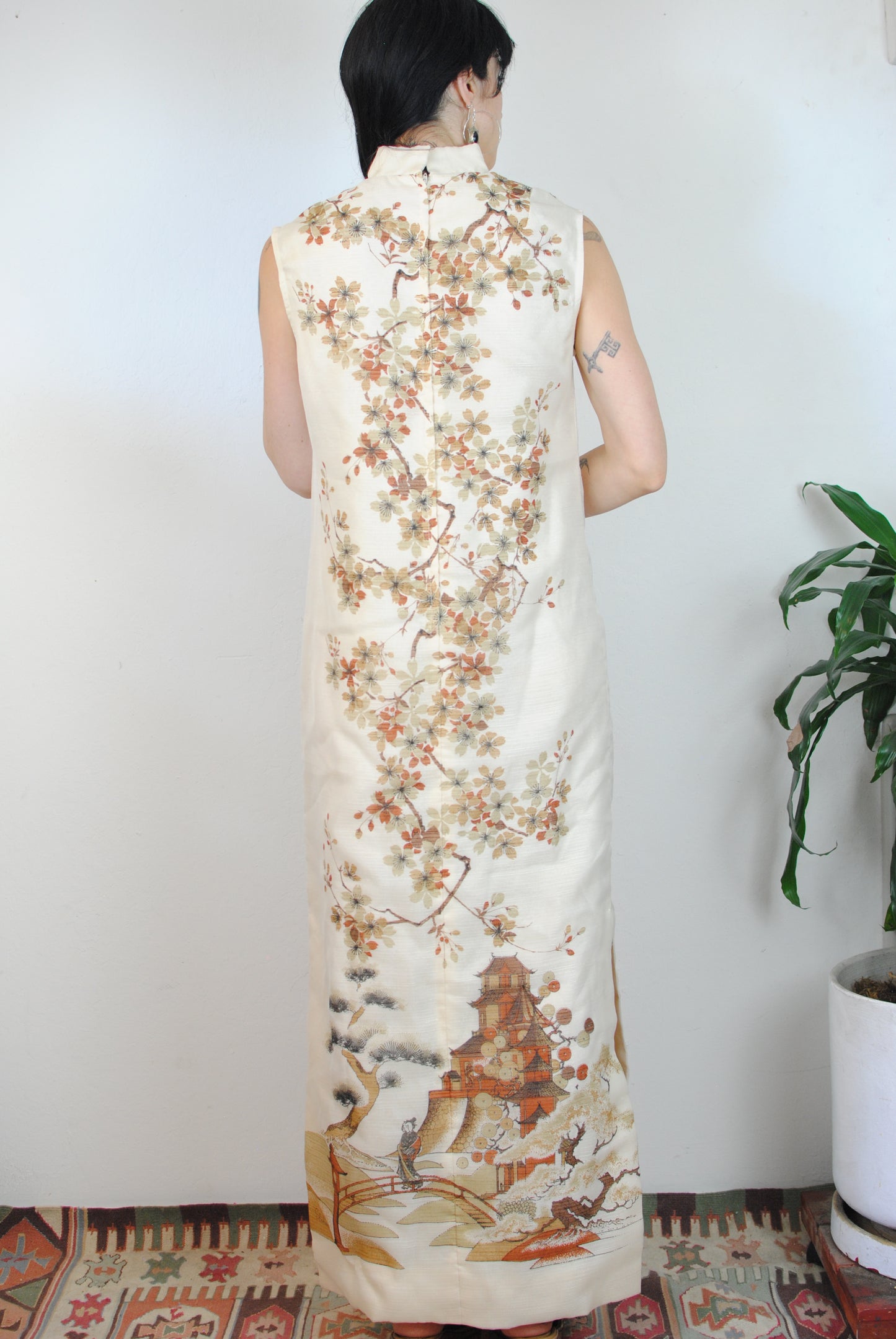 Signature Alfred Shaheen maxi dress 70s Asian art screen print off white orange brown sleeveless