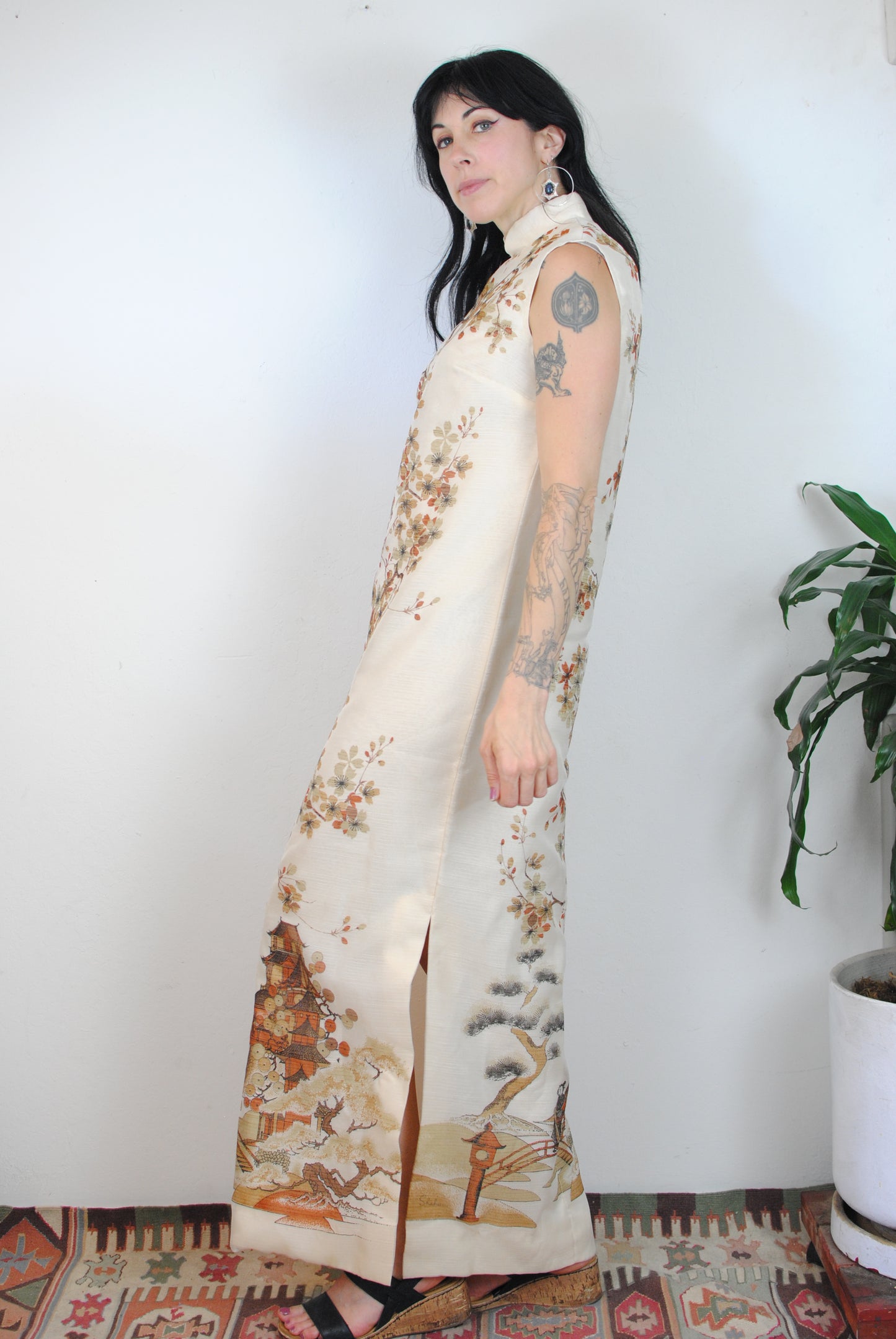 Signature Alfred Shaheen maxi dress 70s Asian art screen print off white orange brown sleeveless