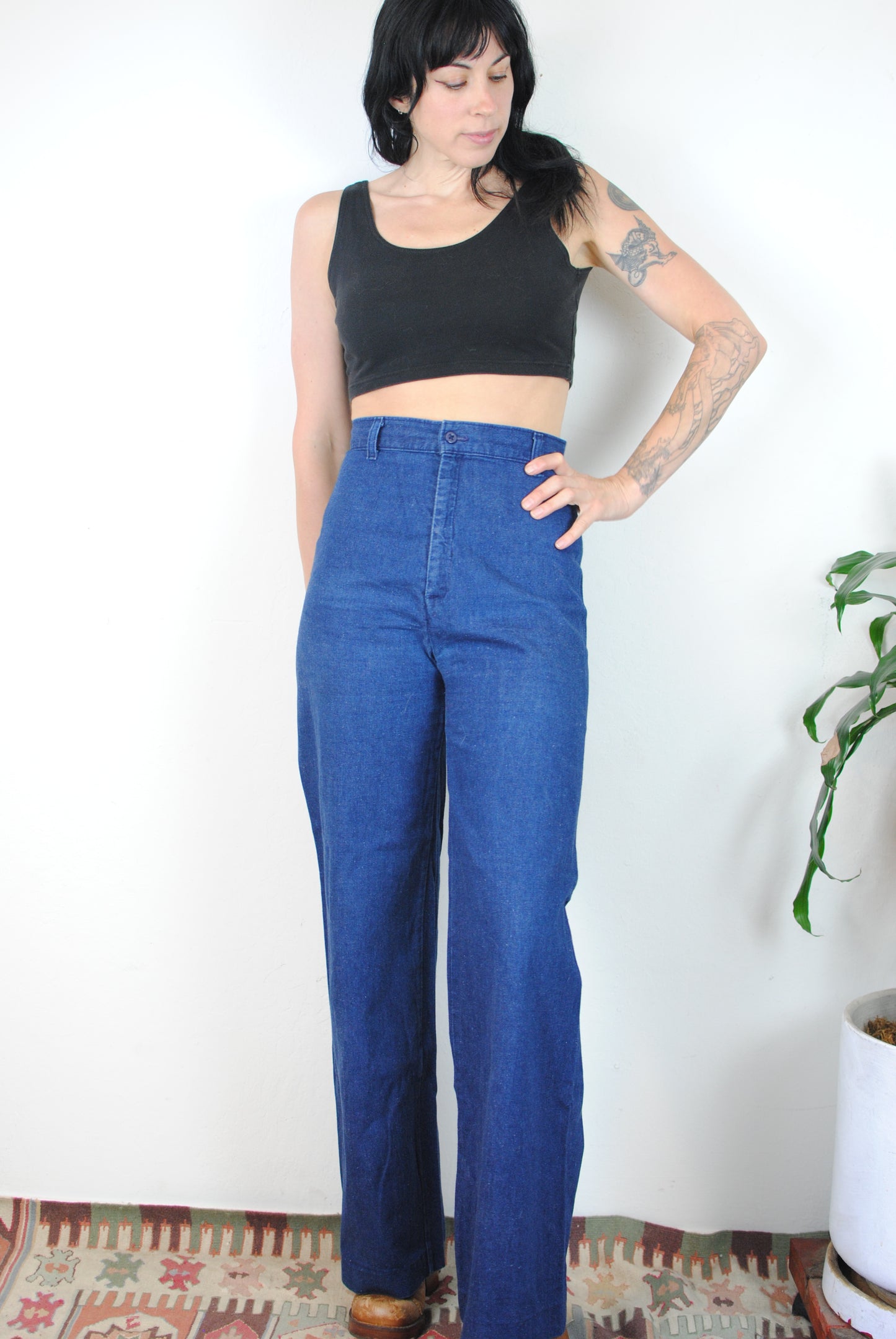 Vintage 70s Levi's bellbottom jeans denim high rise embroidered flower