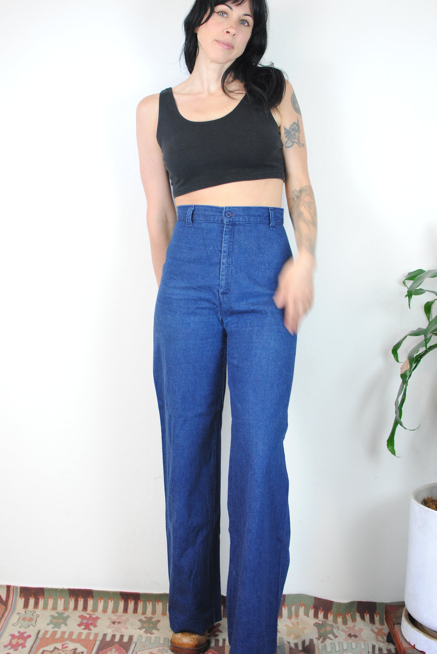 Vintage 70s Levi's bellbottom jeans denim high rise embroidered flower