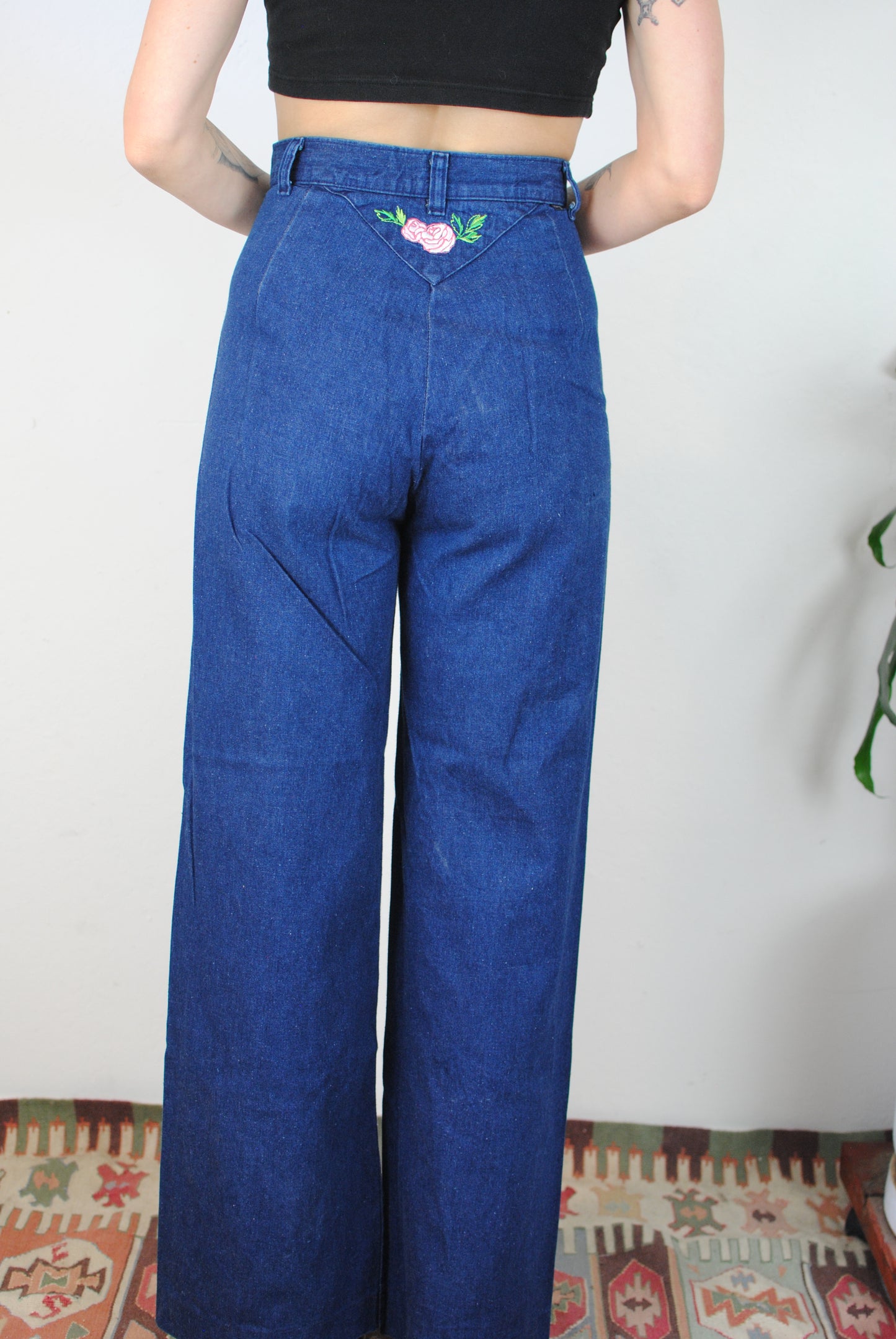 Vintage 70s Levi's bellbottom jeans denim high rise embroidered flower