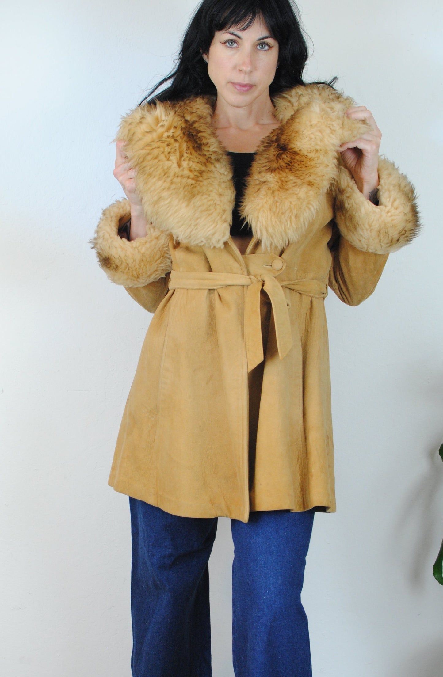 Shearling 70s leather fur coat tan fur neckline and cuffs