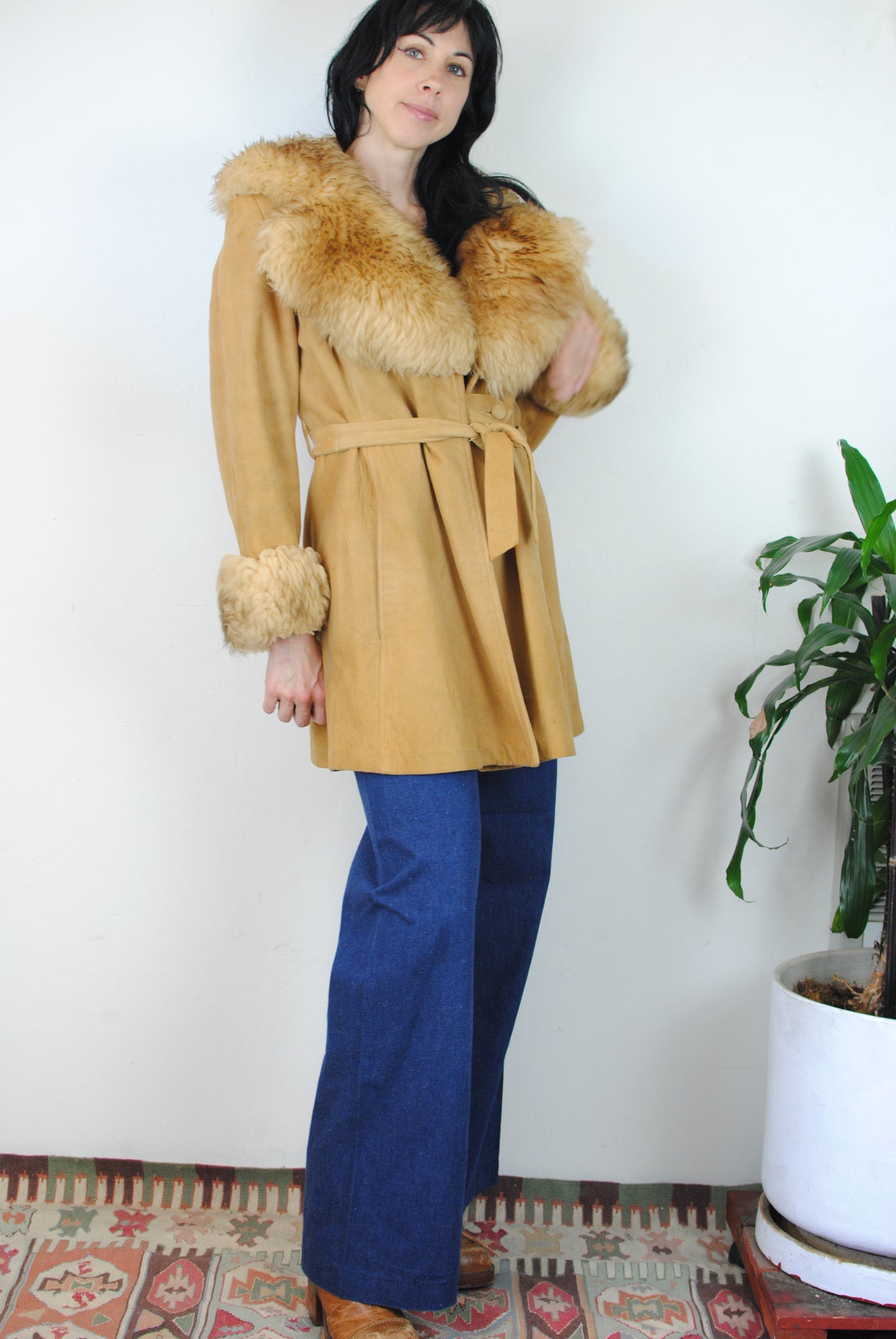 Shearling 70s leather fur coat tan fur neckline and cuffs