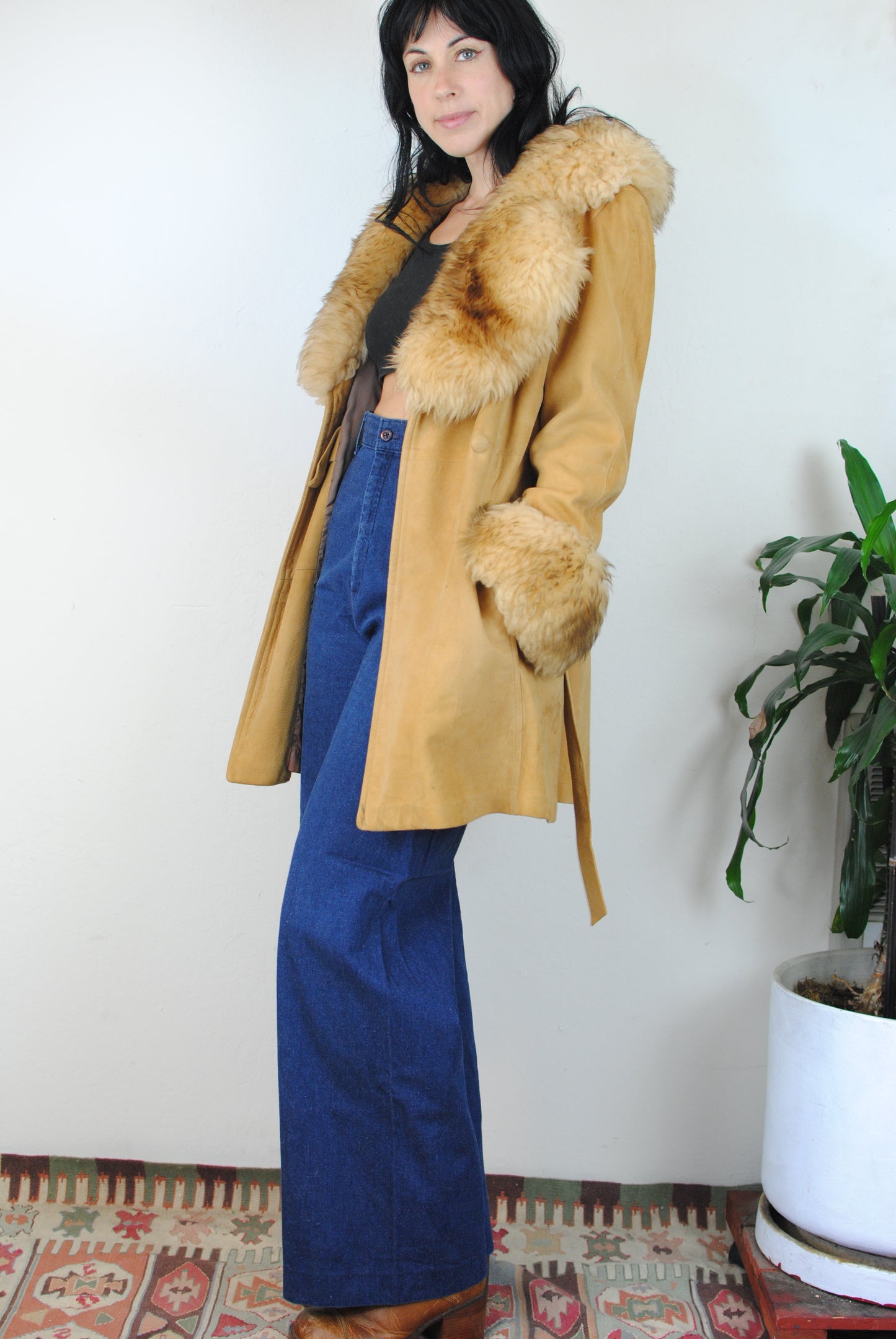 Shearling 70s leather fur coat tan fur neckline and cuffs